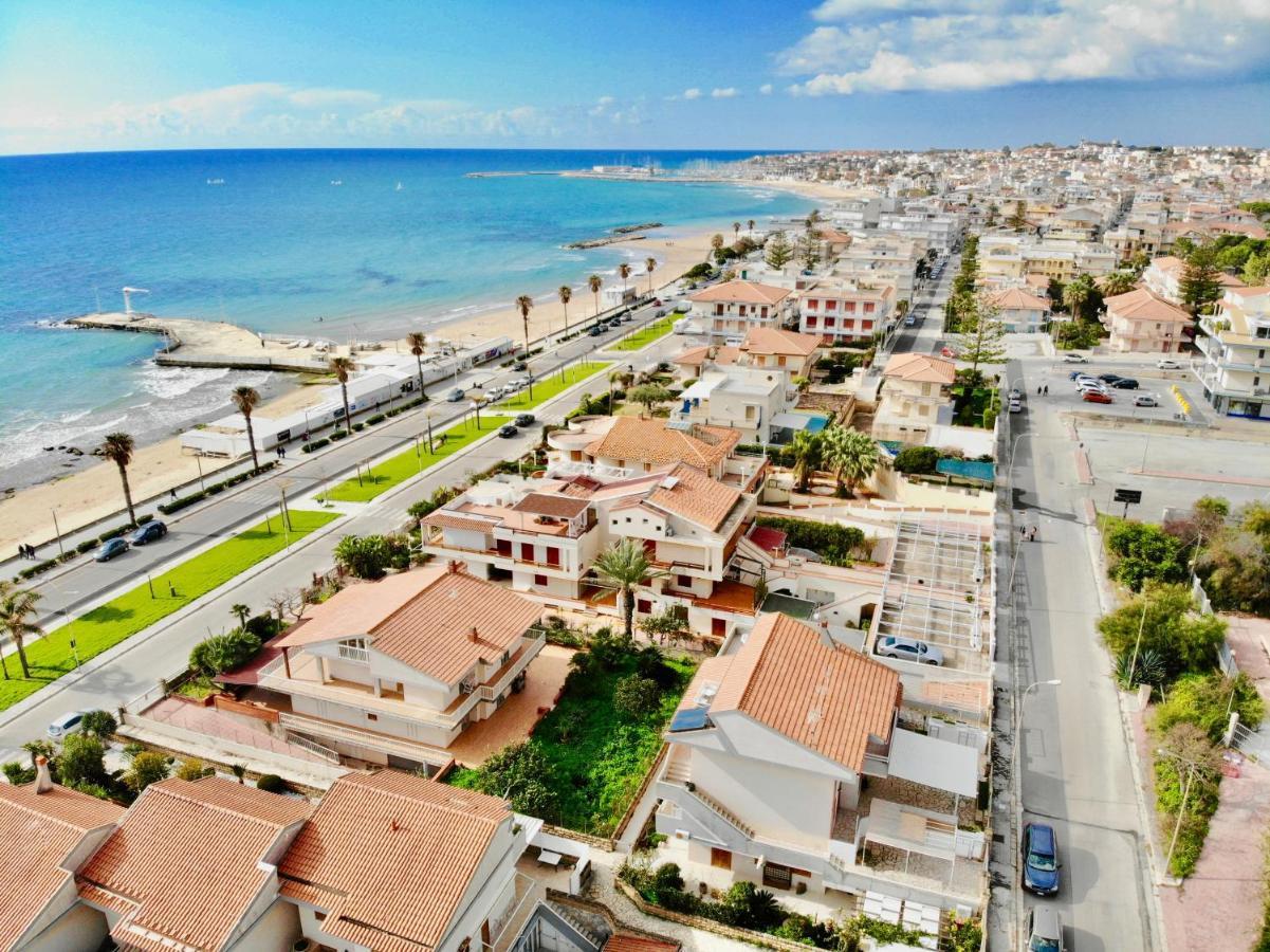 Beachfront Rooms Marina Di Ragusa Eksteriør billede